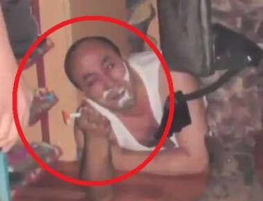 Ειδικές τουρκικές μονάδες εισβάλλουν σε σπίτι και πιάνουν Τούρκο με τα σώβρακα ενώ ξυριζόταν (βίντεο)